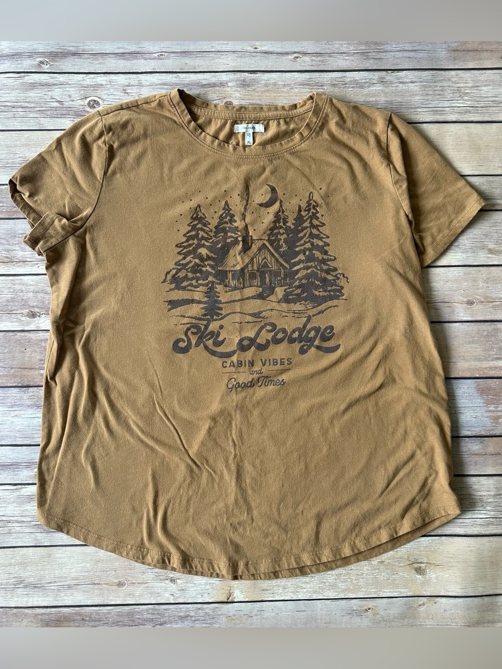 Maurices Brown Graphic Tee - Ski Lodge Cabin Design